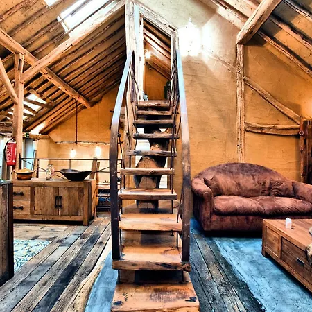 In Durbuy With Sauna & Garden, Cleaning Included بيت للعطل