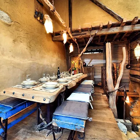In Durbuy With Sauna & Garden, Cleaning Included بيت للعطل