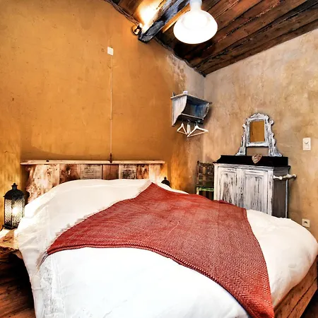 In Durbuy With Sauna & Garden, Cleaning Included بيت للعطل *